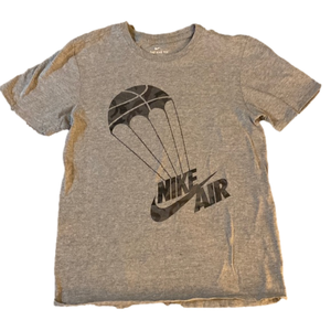 NIKE Youth Small T-Shirt. Size Youth Small, color is grey